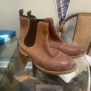 Clarks Chelsea Boots - Cognac Brown - Women’s 7